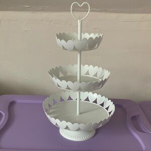 White Heart Tiered Stand